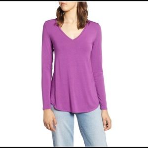 🐳 4 for $12 EUC Halogen long sleeved v neck berry tshirt